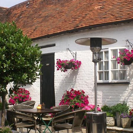 The Saracens Head Inn Амершем Екстер'єр фото