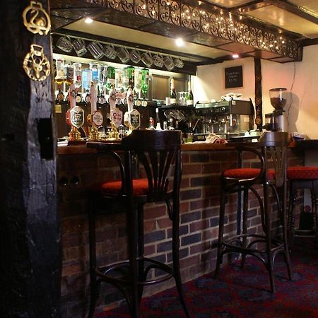 The Saracens Head Inn Амершем Екстер'єр фото