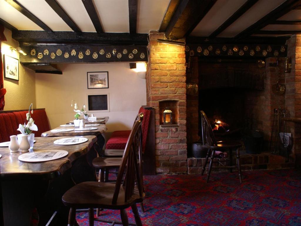 The Saracens Head Inn Амершем Екстер'єр фото