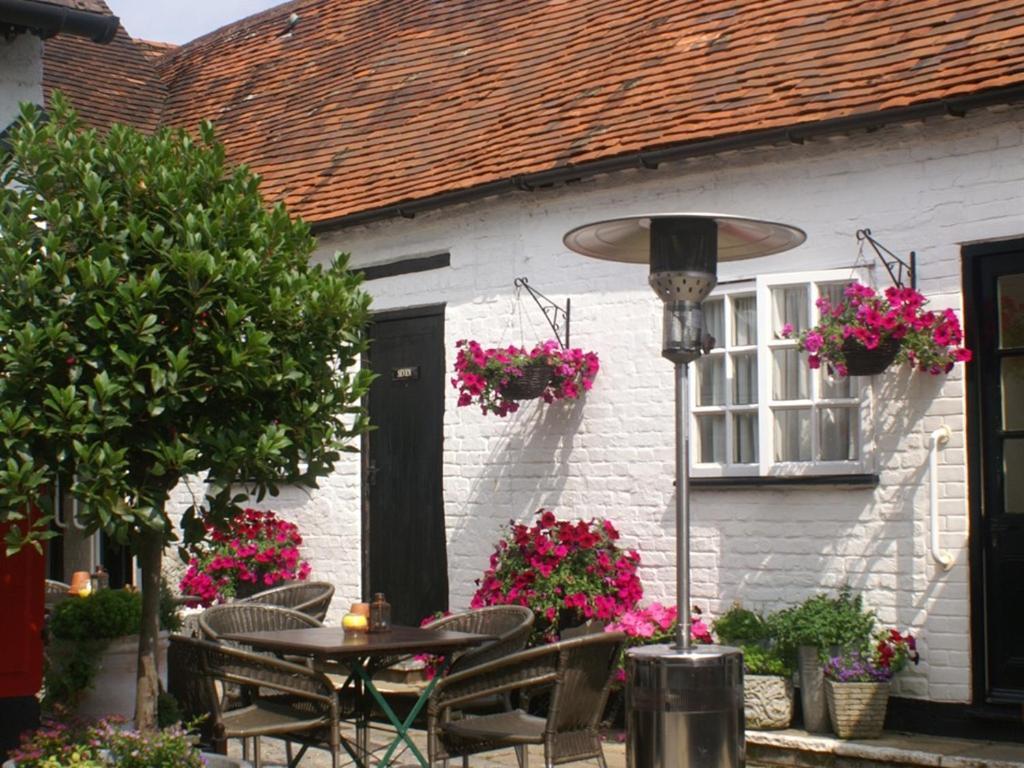 The Saracens Head Inn Амершем Екстер'єр фото
