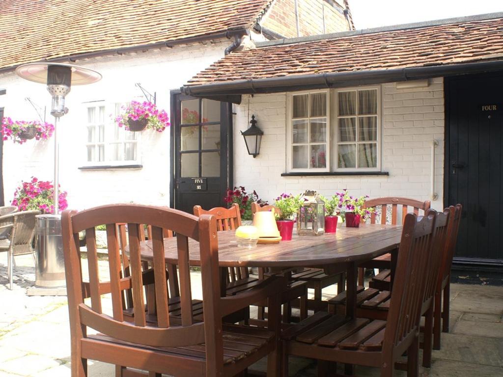 The Saracens Head Inn Амершем Екстер'єр фото