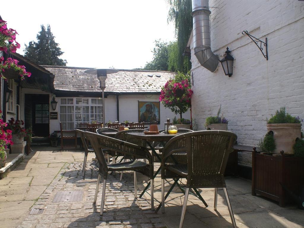 The Saracens Head Inn Амершем Екстер'єр фото