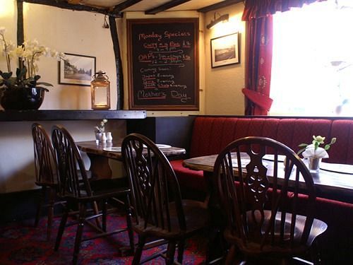 The Saracens Head Inn Амершем Екстер'єр фото